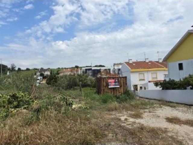 EXCLUSIVO SEVEN HOUSE Terreno para construção de prédio com 8 fogos na Merceana, Alenquer