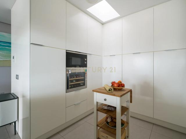 Exclusivo super atico con terraza de 60 metros junto al puerto y canteras!