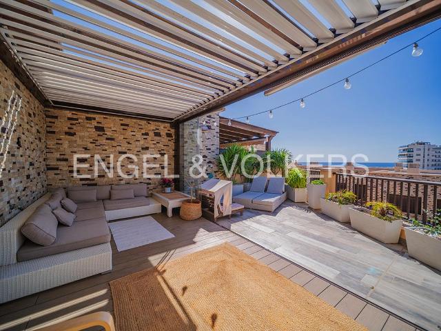 Exclusivo Pareado de Esquina con Piscina Privada 100m² Los Arenales del Sol