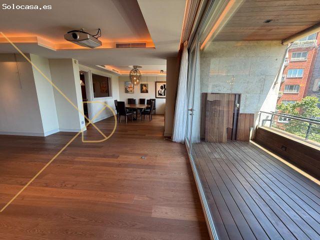 Exclusivo piso alto de 215 m2 en alquiler con terraza y vistas al Turó Park