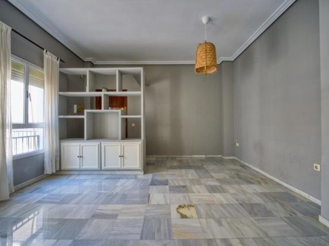 Exclusivo Piso con Encanto y Garaje en San Gil – Casco Antiguo