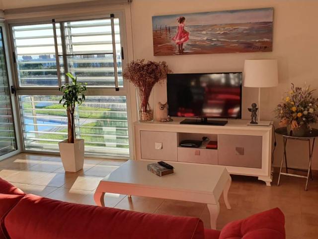 Exclusivo piso con vistas al mar, parking y piscina, en L'Ampolla