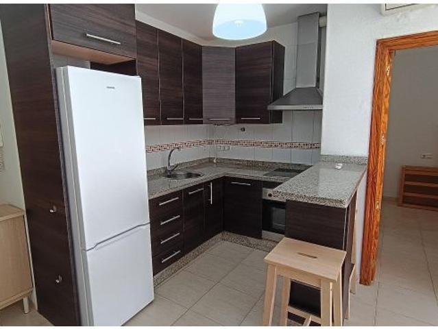 EXCLUSIVO PISO DE 1 DORMITORIO CON PLAZA DE GARAJE INCLUIDA EN PINTOR ROSALES – ROQUETAS DE MAR