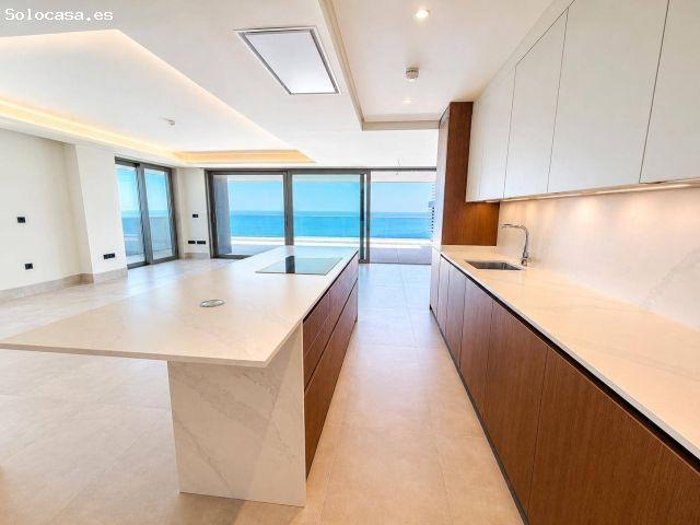 Exclusivo piso en esquina de 4 dormitorios con vistas panorámicas al mar en Málaga Towers, Costa del