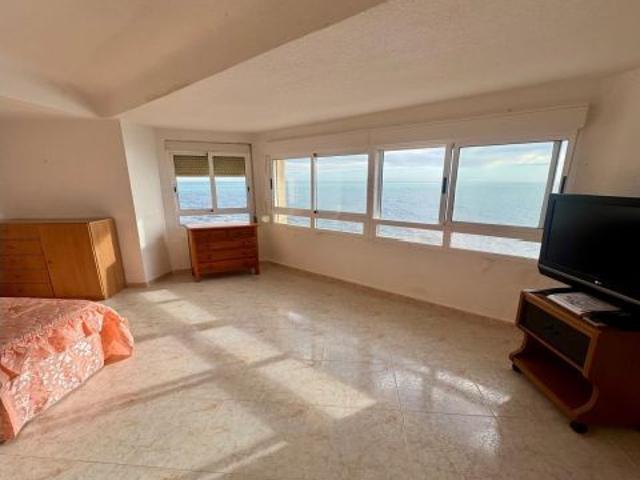 Exclusivo piso en primera línea, 4 habitaciones con vistas al mar + gran terraza en Playa del Cura