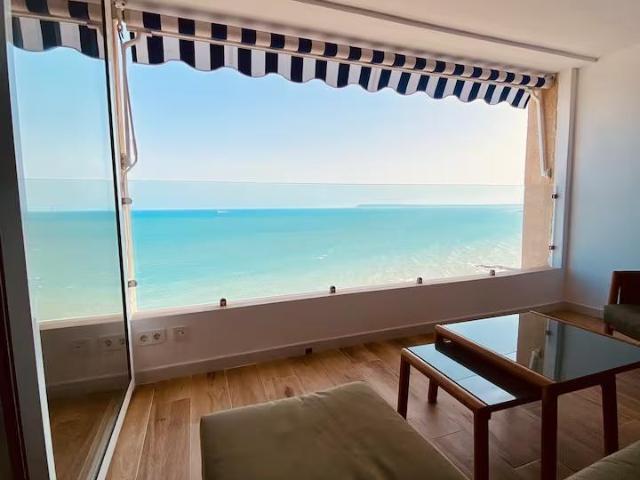 Exclusivo piso reformado con vistas panorámicas al mar