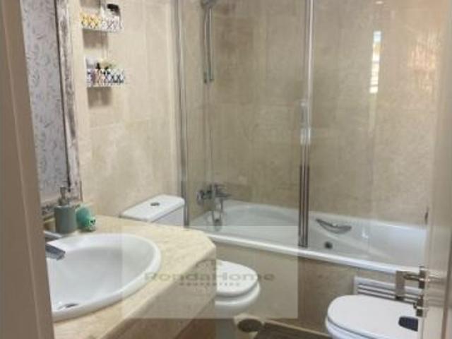 Exclusivo piso reformado de 2 dormitorios con garaje, terraza y vistas A 5