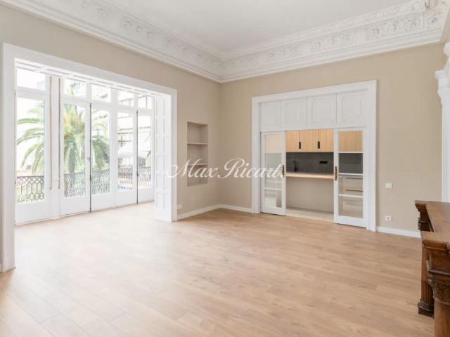 Exclusivo piso reformado en finca modernista junto a Paseo de Gracia 174m²