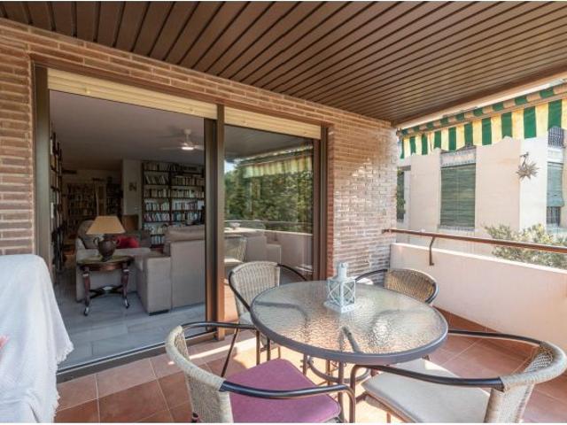 Exclusivo piso señorial con terraza en el Paseo del Salón Cuesta de Escoriaza, con cochera y trast