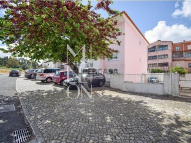 Exclusivo T2 com Logradouro de 48m², Box e Vista Serra de Sintra Alcabideche