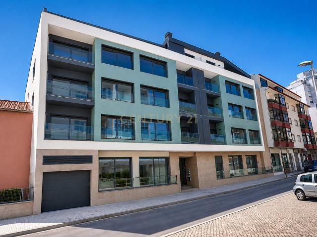 Exclusivo T4 com Garagem e Terraços no Cacilhas Bay — Onde a Cidade Encontra o Rio