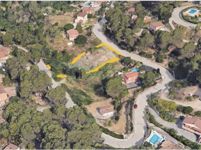 Exclusivo terreno urbano de 1.984 m2 en Urbanización Can Vilalba – Abrera
