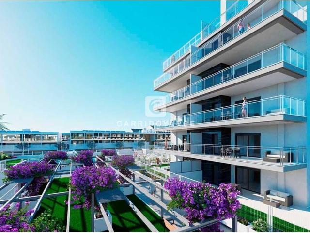 Exclusivos apartamentos frente al mar con gran terraza, garaje y trastero en primera línea de playa!