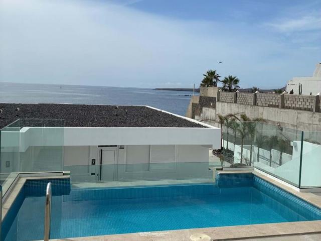 Exclusivos apartamentos minimalistas con vistas al mar y garaje subterráneo