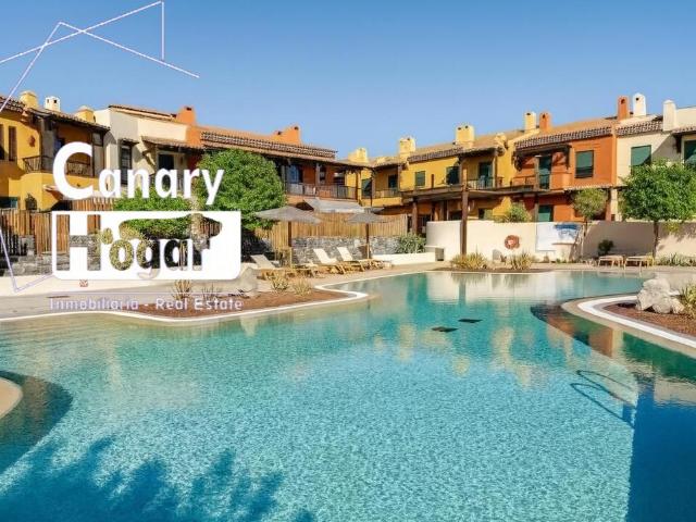 Exclusivos Chalets Adosados en Urbanización San Blas – Segunda Línea de Mar, Tenerife Sur