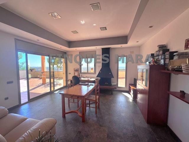 ¡EXCLUSIVA CASA A CUATRO VIENTOS DE OBRA SEMINUEVA!