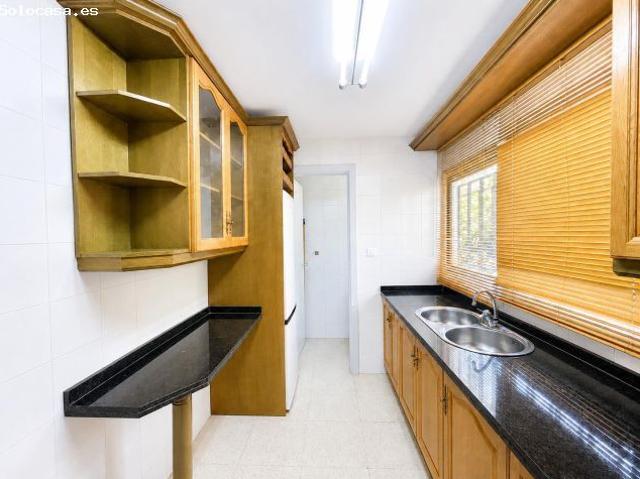 Exclusiva casa adosada en Lancha del Genil: amplitud, luz y confort. Vivienda VPO