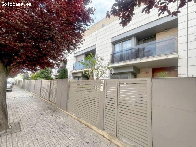 ? EXCLUSIVA CASA ADOSADA EN PARC DE L’AIGUA – UNA FORMA DE VIVIR, NO SOLO UNA VIVIENDA