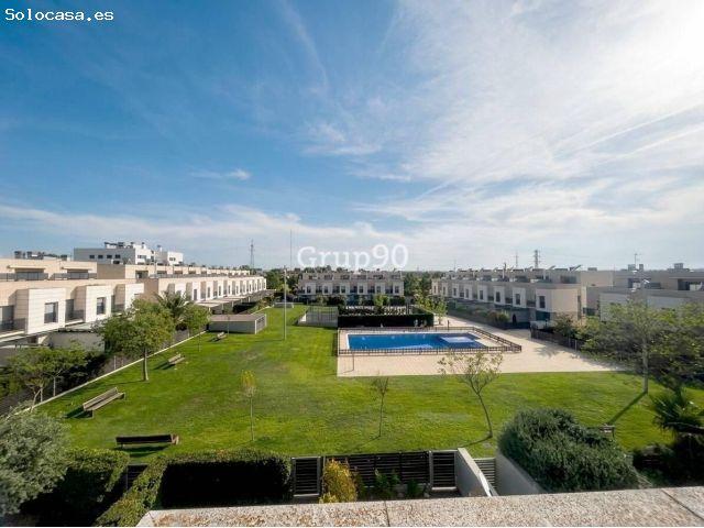 ? EXCLUSIVA CASA ADOSADA EN PARC DE L’AIGUA – UNA FORMA DE VIVIR, NO SOLO UNA VIVIENDA
