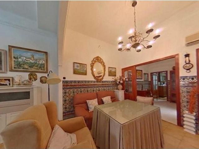 Exclusiva casa con garaje junto a la Plaza de San Miguel