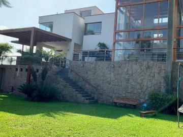 Exclusiva casa con jardin piscina y departamento adicional en casuarinas