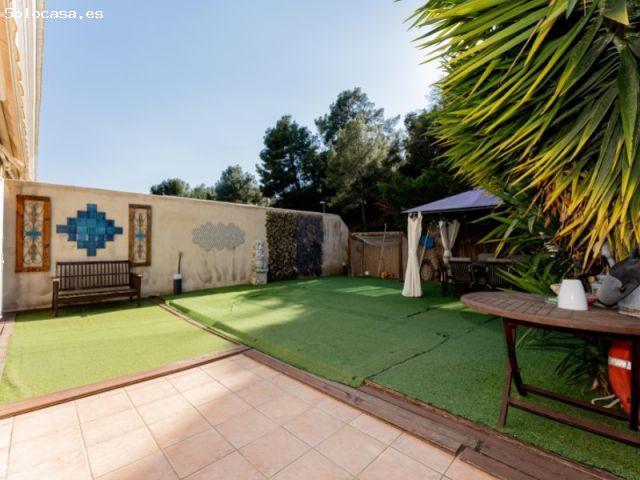 EXCLUSIVA CASA CON JARDIN