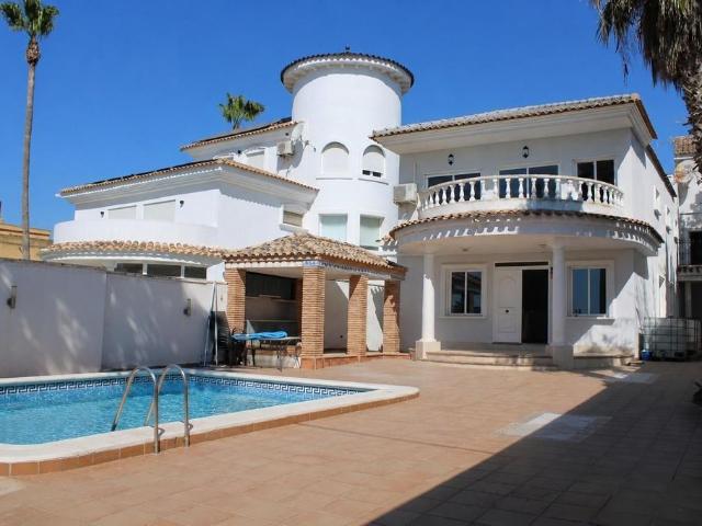 Exclusiva casa de 400 m2 en venta Jacarilla, España