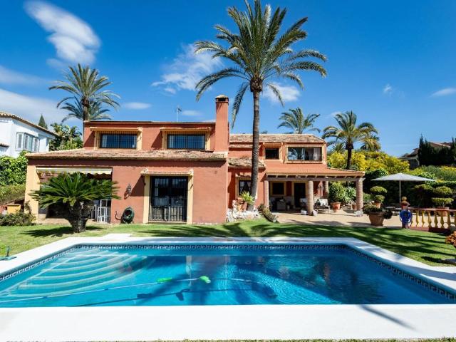 Exclusiva casa de 450 m2 en venta Marbella, España