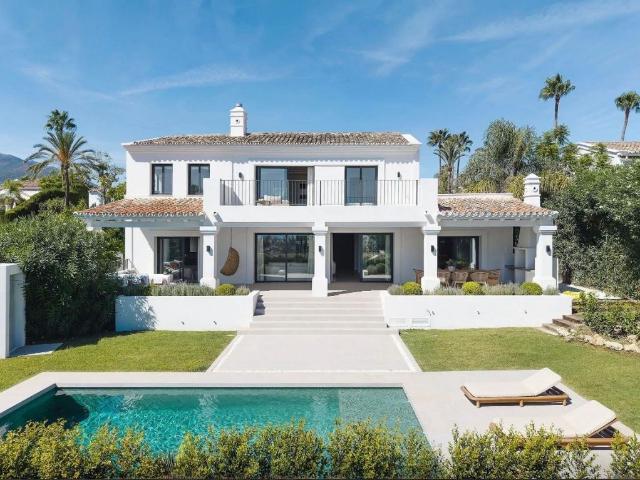 Exclusiva casa de 508 m2 en venta Nueva Andalucia, España
