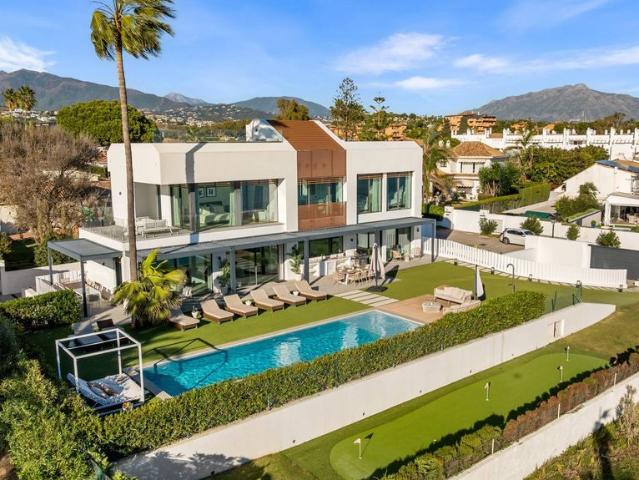 Exclusiva casa de 552 m2 en venta Estepona, España