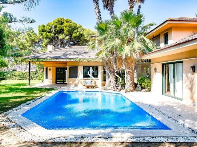 Exclusiva casa de 627 m2 en venta Sitges, España