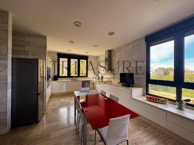 Exclusiva casa de 900 m2 en venta Casillas de Marín de Arriba, España