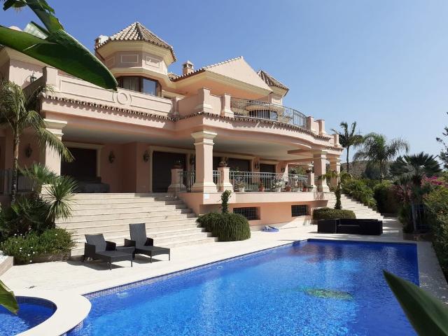 Exclusiva casa de 1005 m2 en venta Estepona, España