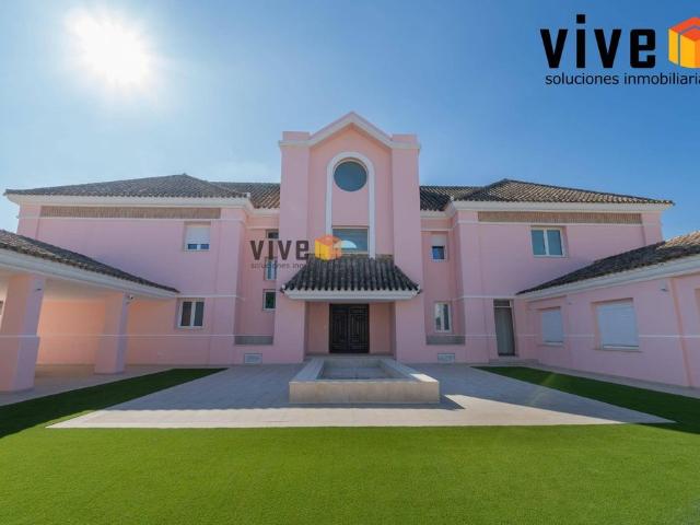 Exclusiva casa de 1481 m2 en venta Espartinas, España