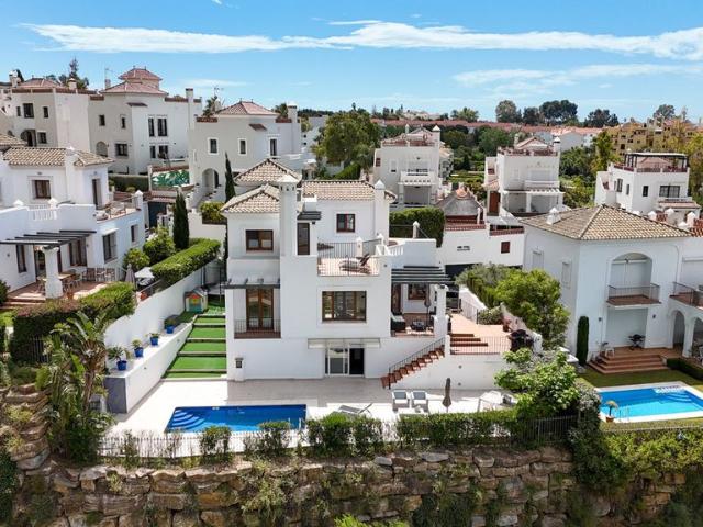 Exclusiva casa de 155 m2 en venta Estepona, España
