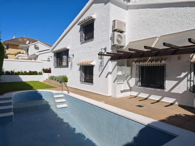 Exclusiva casa de 163 m2 en venta Fuengirola, Andalucía