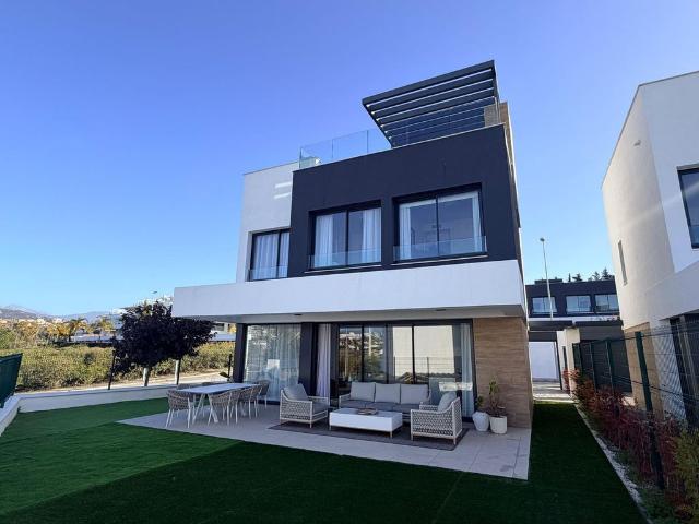 Exclusiva casa de 171 m2 en venta Estepona, Andalucía