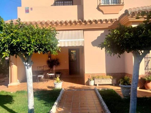 Exclusiva casa de 196 m2 en venta Chiclana de la Frontera, España