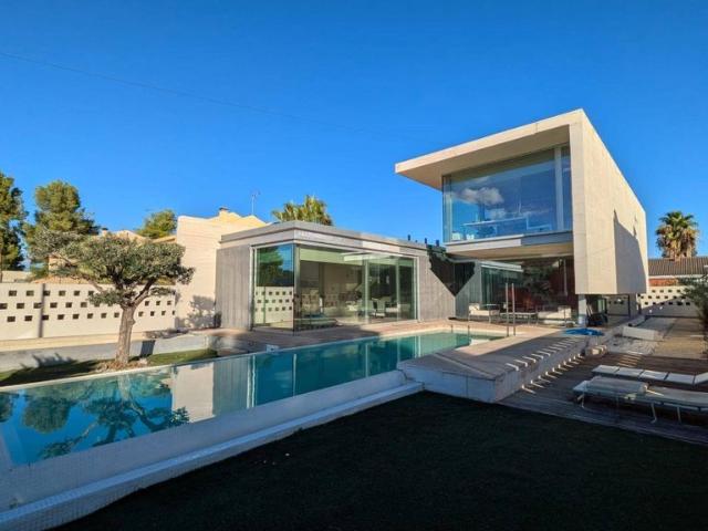 Exclusiva casa de 198 m2 en venta Ribarroja, España