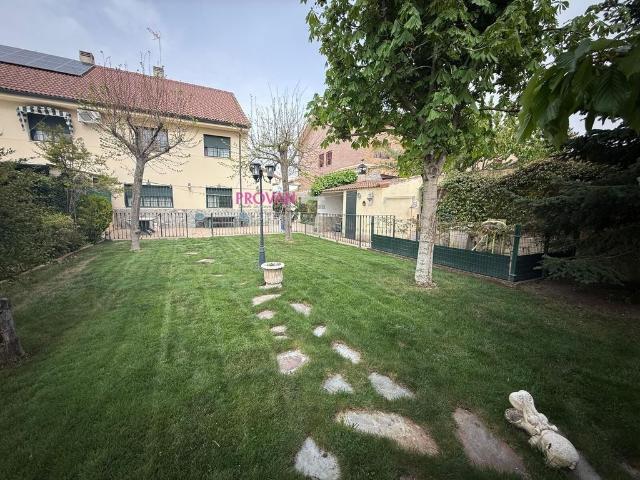 Exclusiva casa de 205 m2 en venta Loeches, Comunidad de Madrid