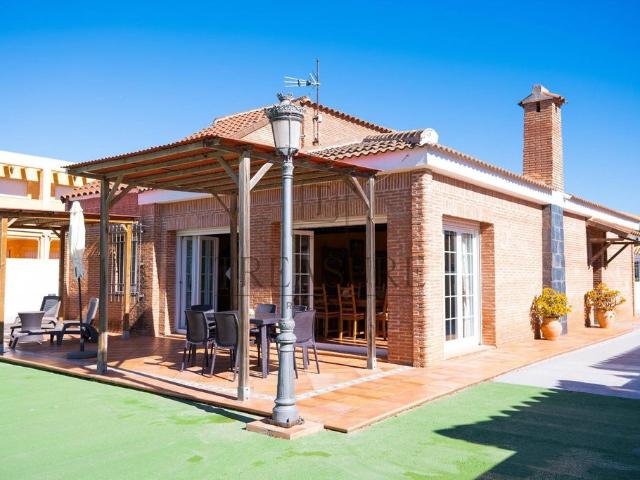 Exclusiva casa de 220 m2 en venta La Manga, Murcia