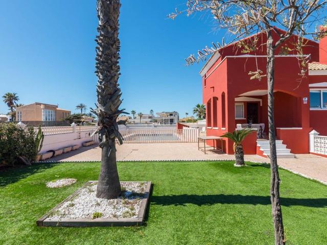 Exclusiva casa de 224 m2 en venta La Manga, Murcia