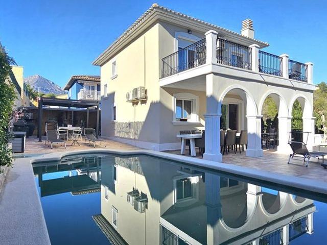 Exclusiva casa de 225 m2 en venta la Nucia, Comunidad Valenciana