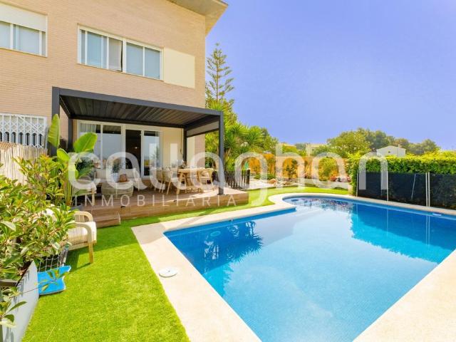 Exclusiva casa de 230 m2 en venta Puebla de Vallbona, España