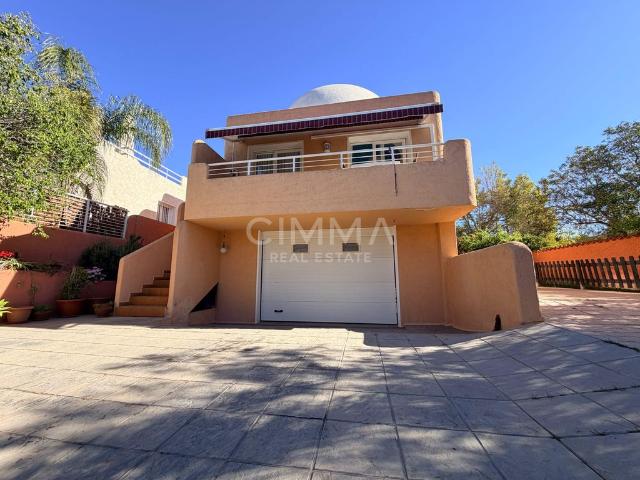 Exclusiva casa de 238 m2 en venta la Nucia, España