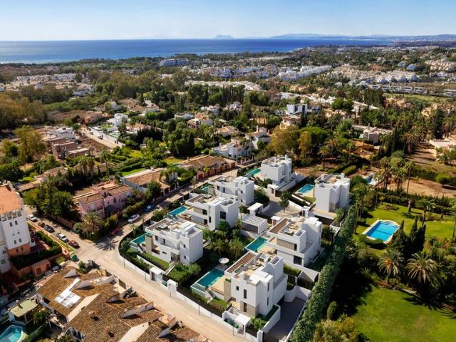 Exclusiva casa de 245 m2 en venta Estepona, España