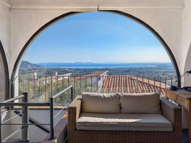 Exclusiva casa de 249 m2 en venta Rosas, Cataluña