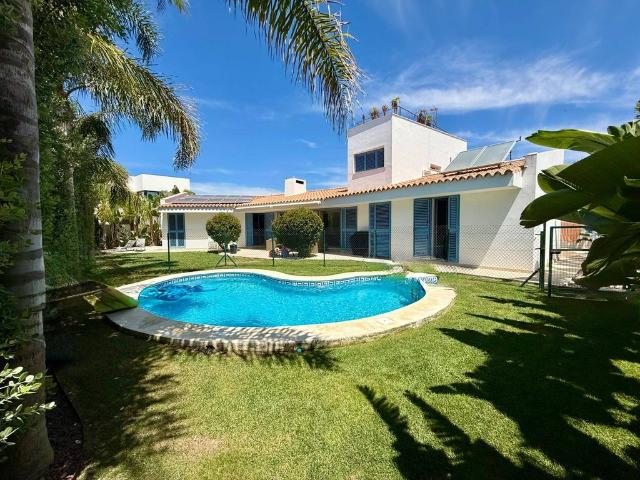 Exclusiva casa de 251 m2 en venta Conil de la Frontera, España
