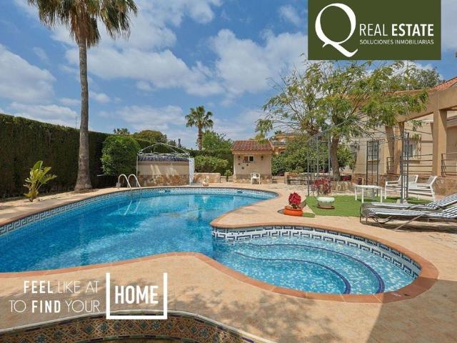 Exclusiva casa de 264 m2 en venta Alicante, España
