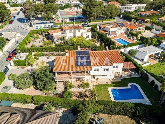 Exclusiva casa de 290 m2 en venta la Nucia, Comunidad Valenciana
